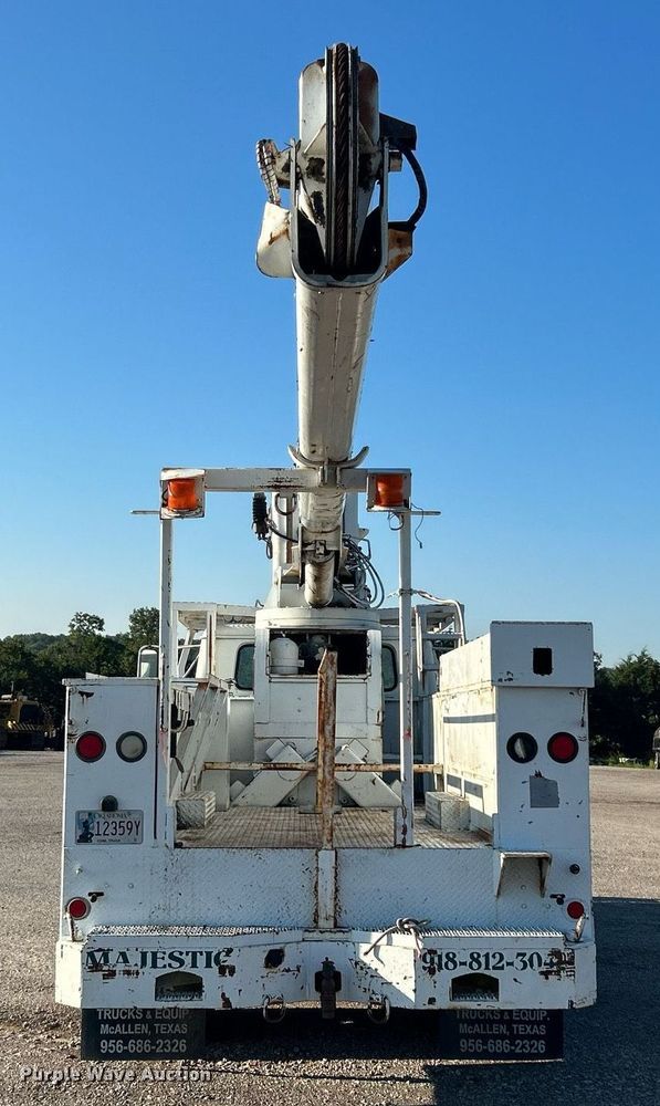 image for item DI7890 1990 International 4700  bucket truck