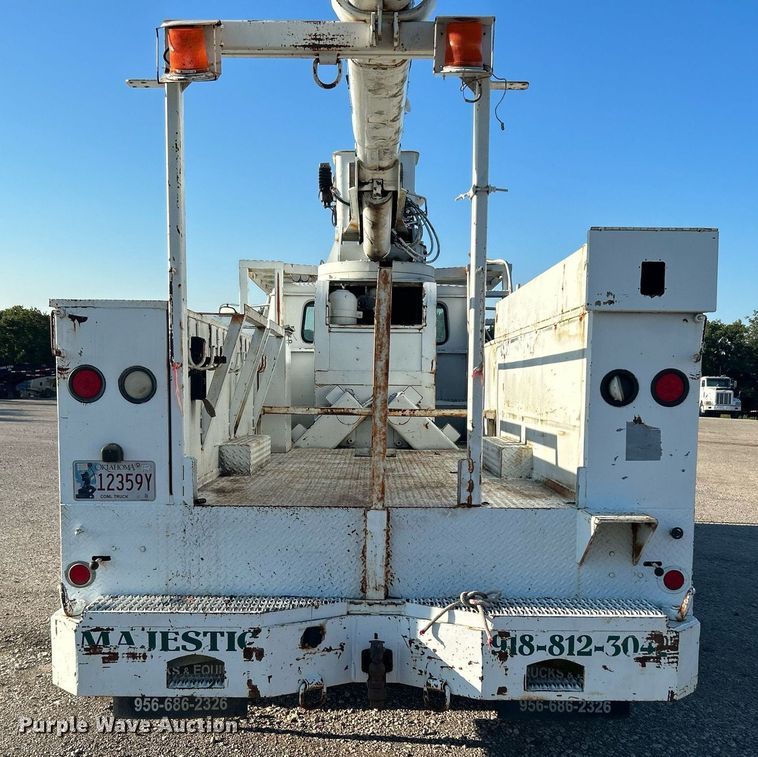 image for item DI7890 1990 International 4700  bucket truck