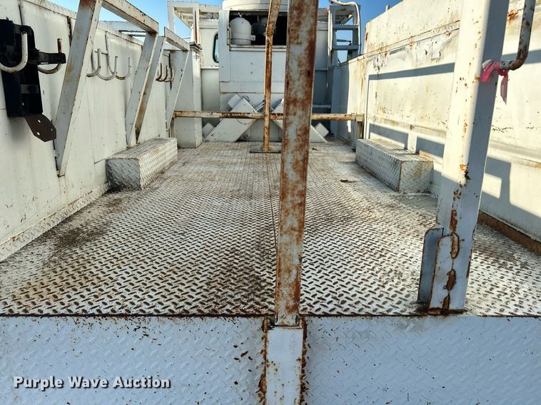 image for item DI7890 1990 International 4700  bucket truck