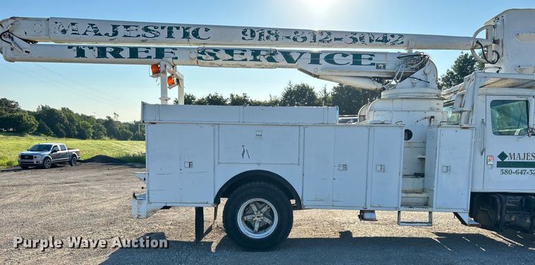 image for item DI7890 1990 International 4700  bucket truck