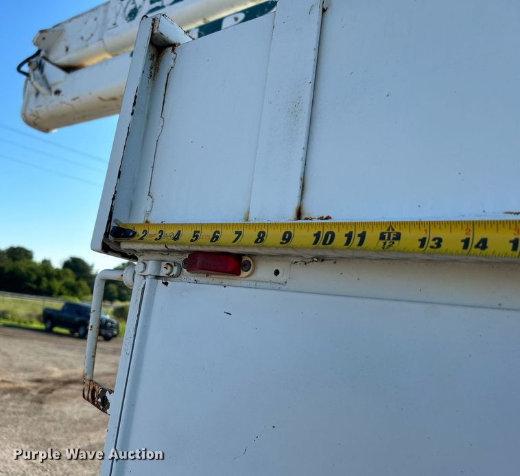 image for item DI7890 1990 International 4700  bucket truck