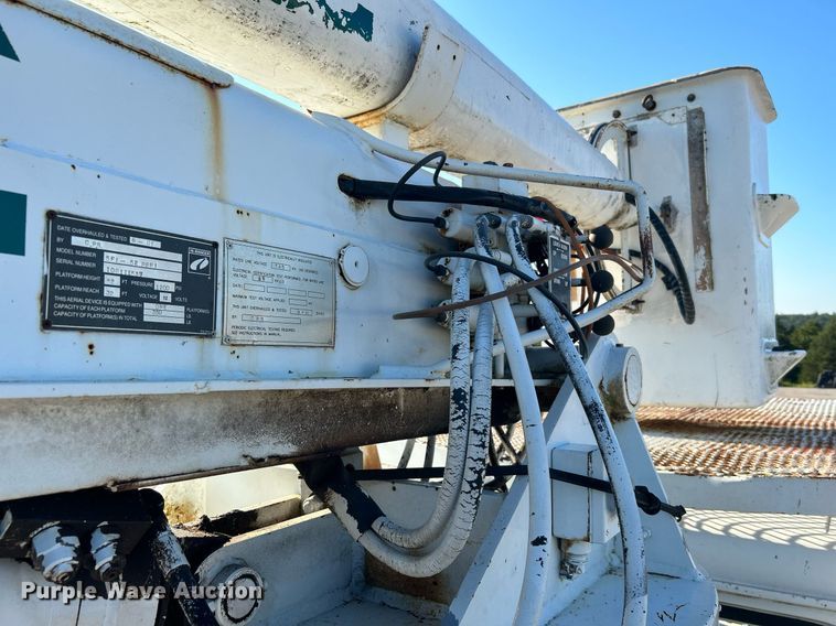 image for item DI7890 1990 International 4700  bucket truck