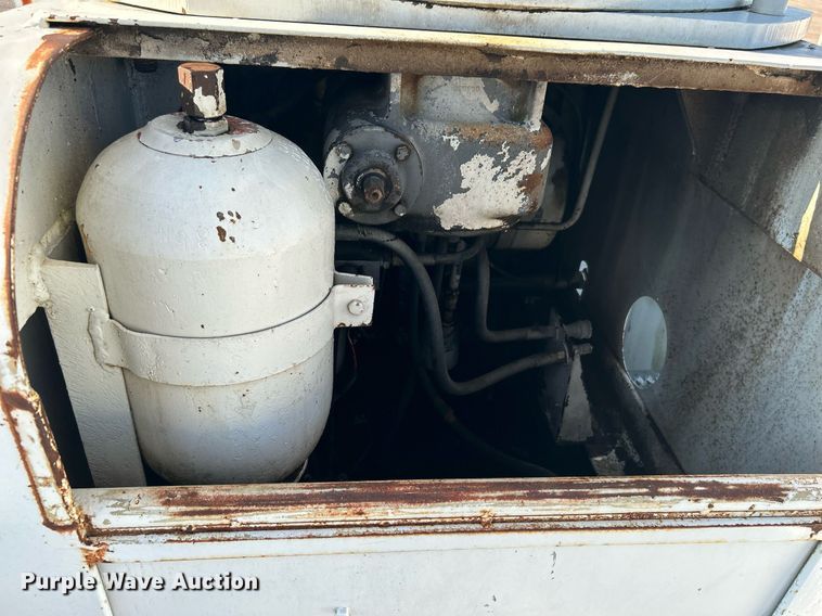 image for item DI7890 1990 International 4700  bucket truck