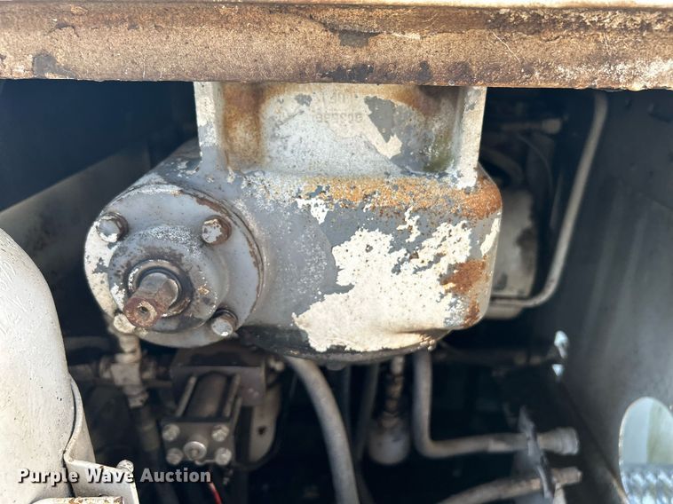 image for item DI7890 1990 International 4700  bucket truck