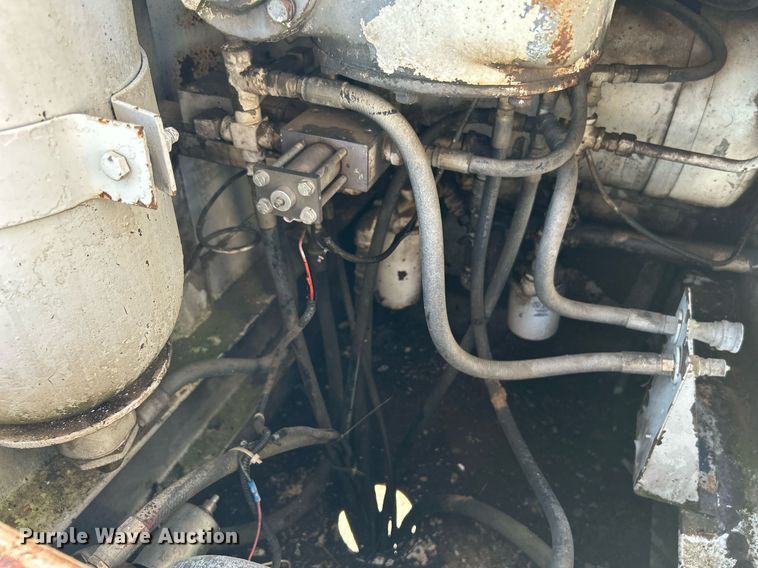 image for item DI7890 1990 International 4700  bucket truck