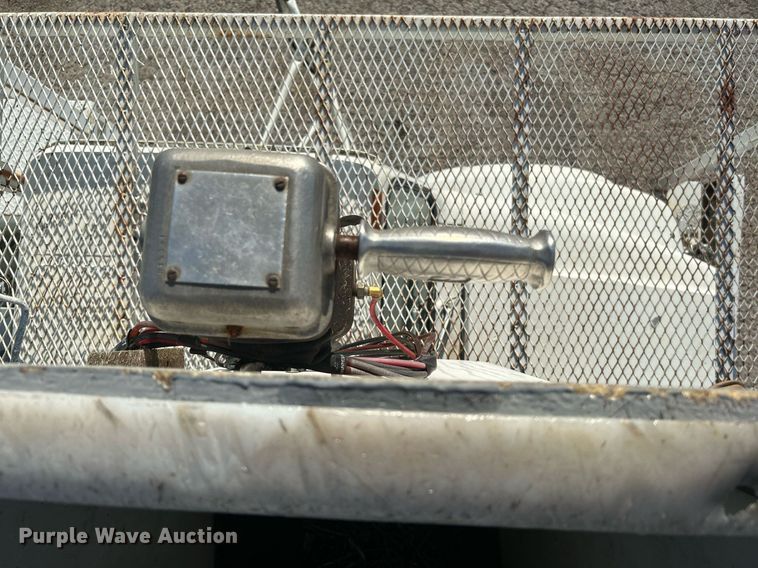 image for item DI7890 1990 International 4700  bucket truck