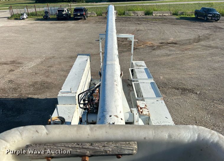 image for item DI7890 1990 International 4700  bucket truck