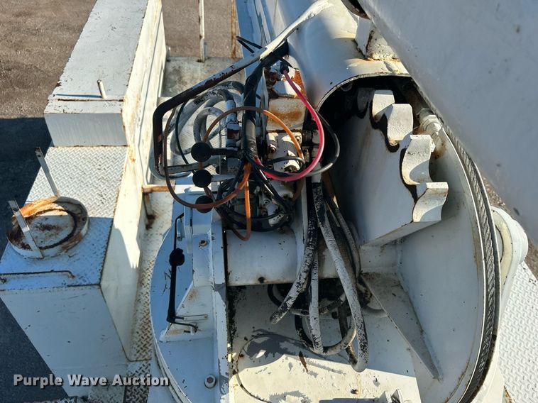 image for item DI7890 1990 International 4700  bucket truck