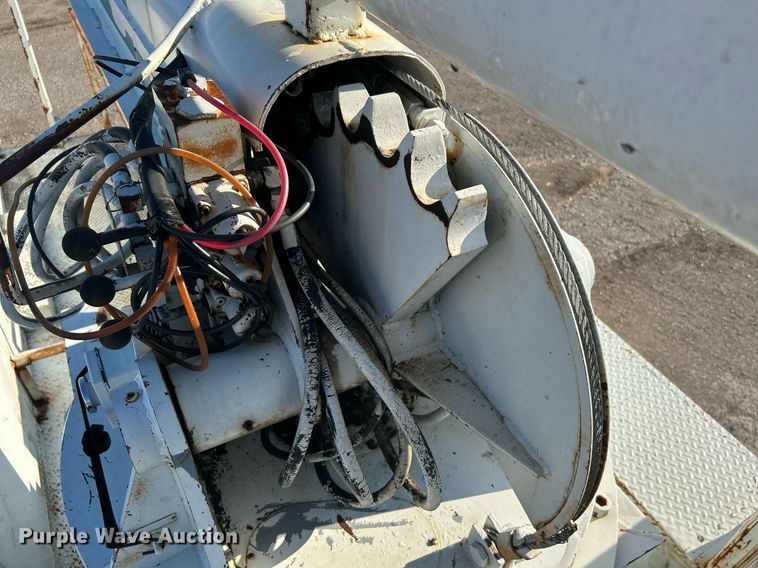 image for item DI7890 1990 International 4700  bucket truck