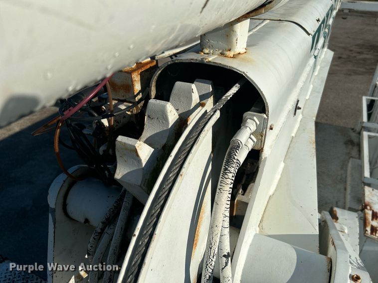 image for item DI7890 1990 International 4700  bucket truck