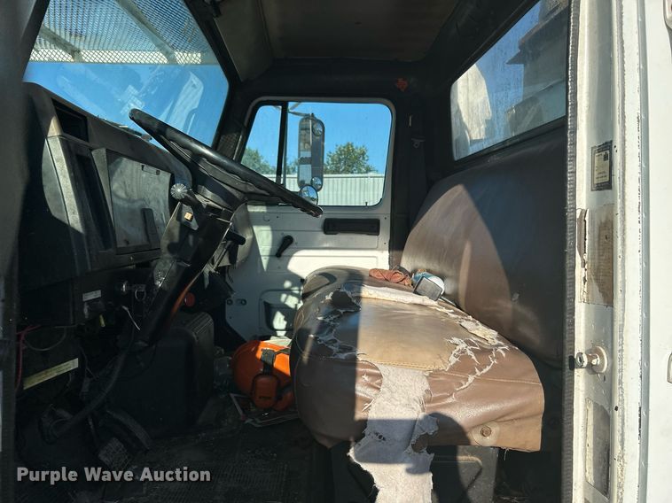 image for item DI7890 1990 International 4700  bucket truck