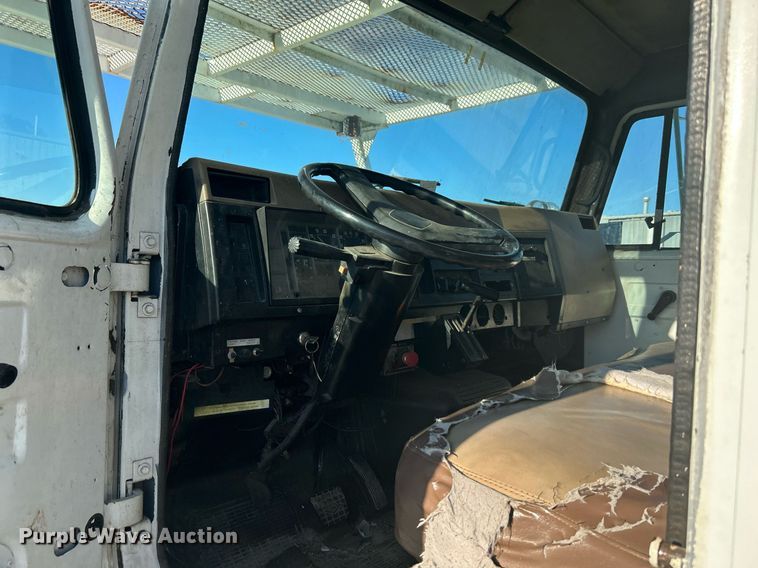 image for item DI7890 1990 International 4700  bucket truck