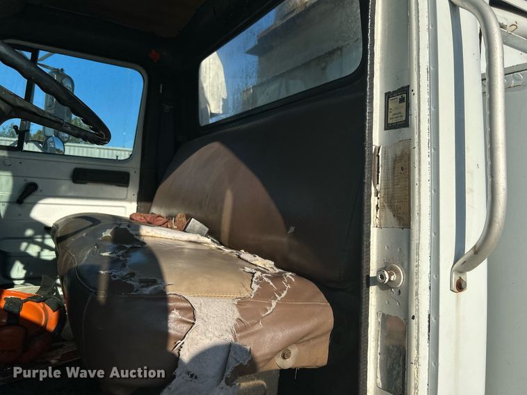 image for item DI7890 1990 International 4700  bucket truck