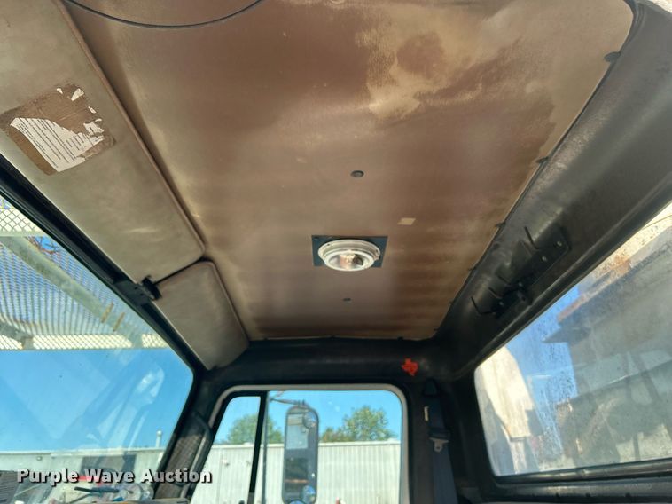 image for item DI7890 1990 International 4700  bucket truck