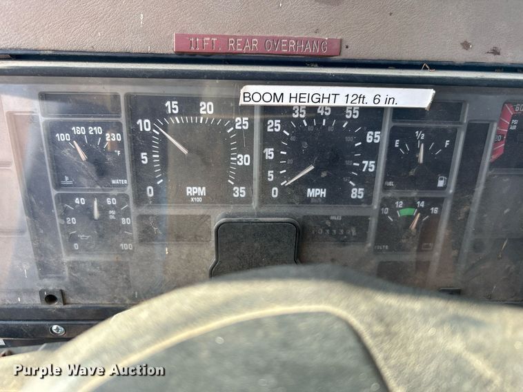 image for item DI7890 1990 International 4700  bucket truck