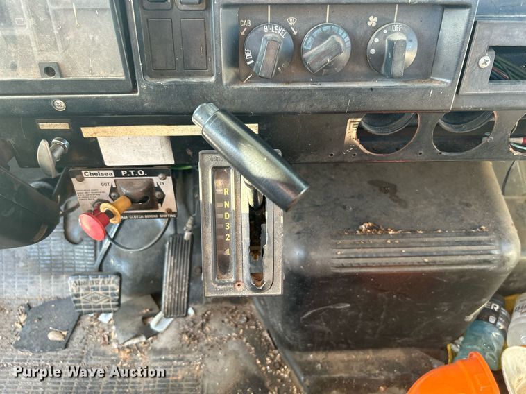 image for item DI7890 1990 International 4700  bucket truck