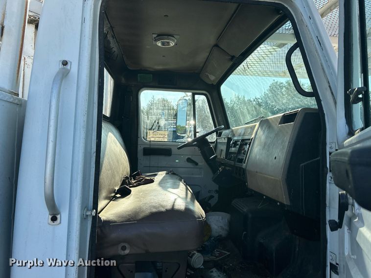 image for item DI7890 1990 International 4700  bucket truck