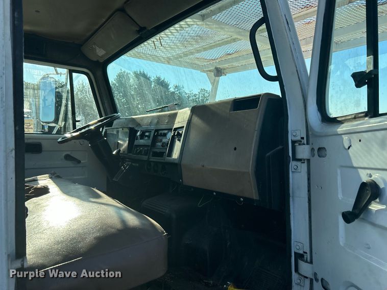 image for item DI7890 1990 International 4700  bucket truck