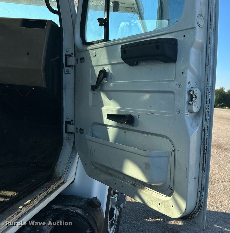 image for item DI7890 1990 International 4700  bucket truck