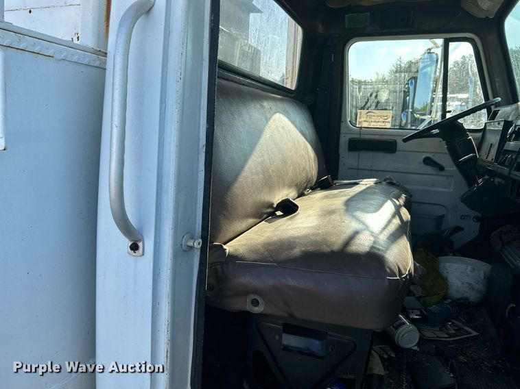 image for item DI7890 1990 International 4700  bucket truck