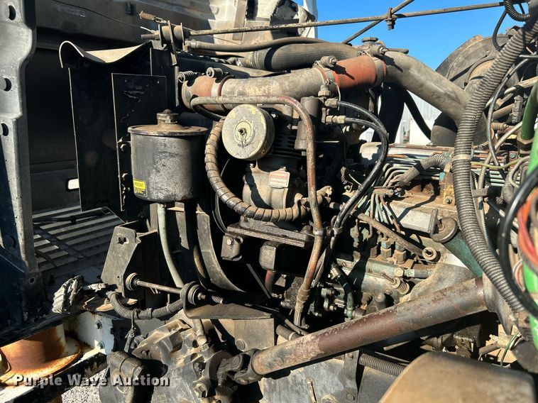 image for item DI7890 1990 International 4700  bucket truck