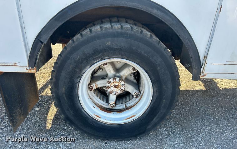 image for item DI7890 1990 International 4700  bucket truck