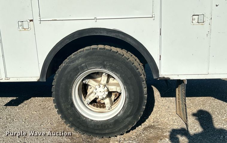 image for item DI7890 1990 International 4700  bucket truck