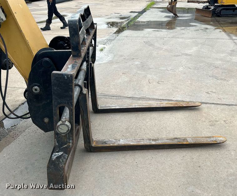 image for item DI7895 2012 Caterpillar TL943  telehandler