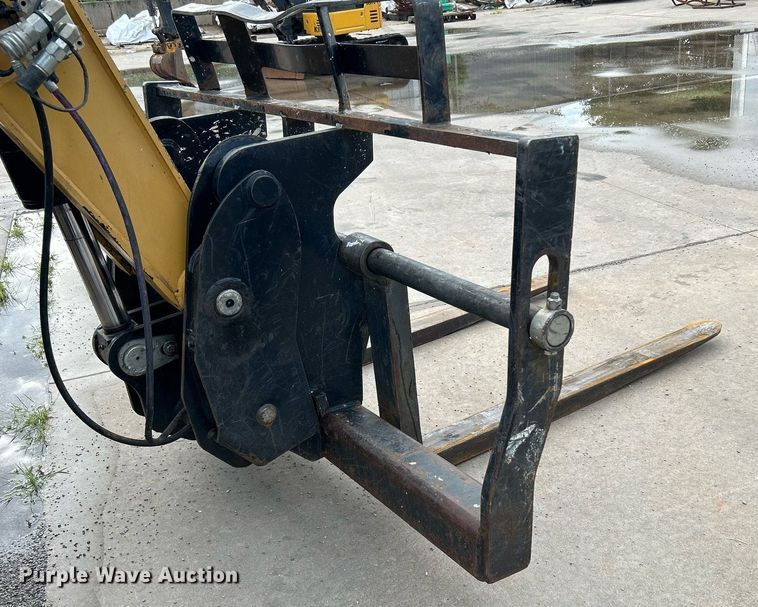 image for item DI7895 2012 Caterpillar TL943  telehandler