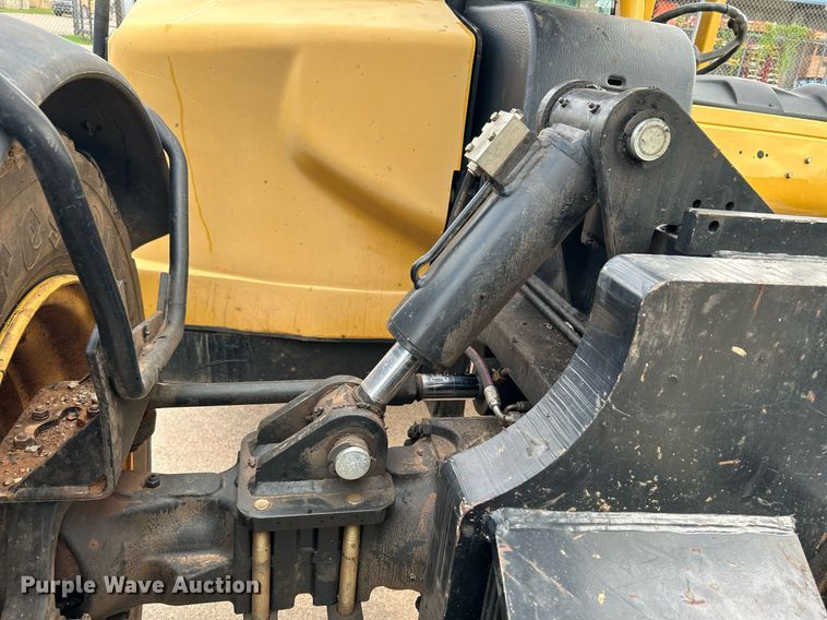 image for item DI7895 2012 Caterpillar TL943  telehandler