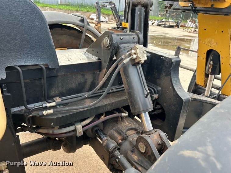 image for item DI7895 2012 Caterpillar TL943  telehandler