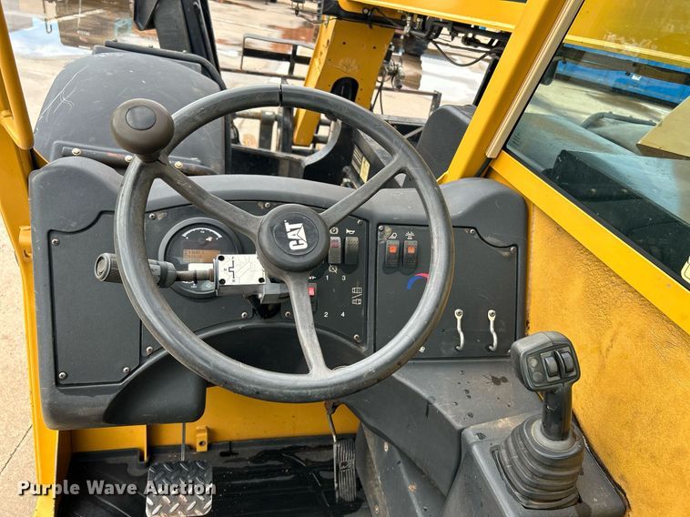 image for item DI7895 2012 Caterpillar TL943  telehandler
