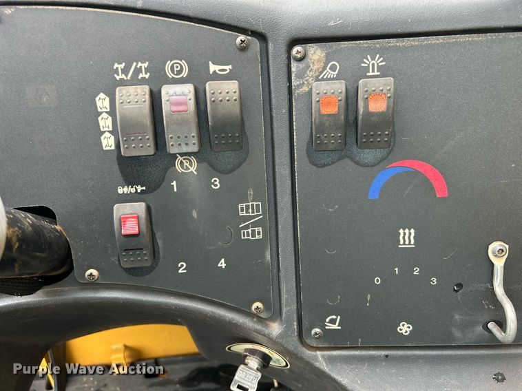 image for item DI7895 2012 Caterpillar TL943  telehandler