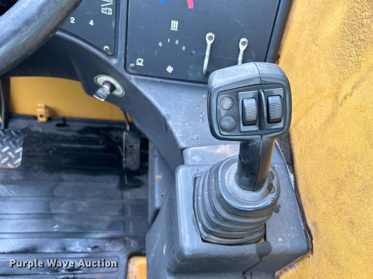 image for item DI7895 2012 Caterpillar TL943  telehandler