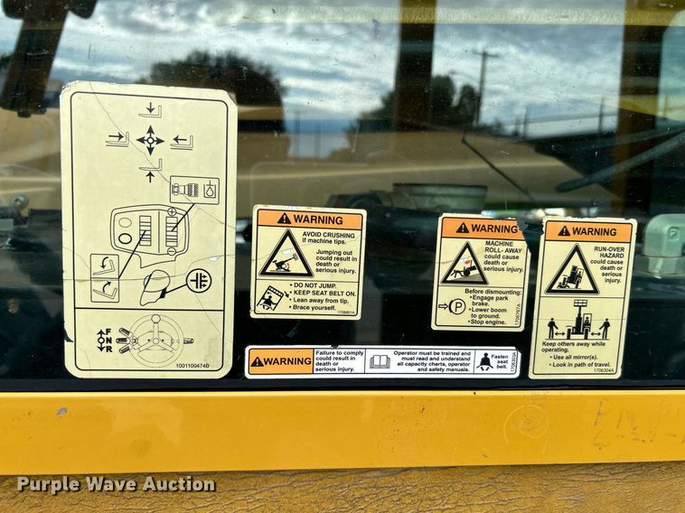 image for item DI7895 2012 Caterpillar TL943  telehandler