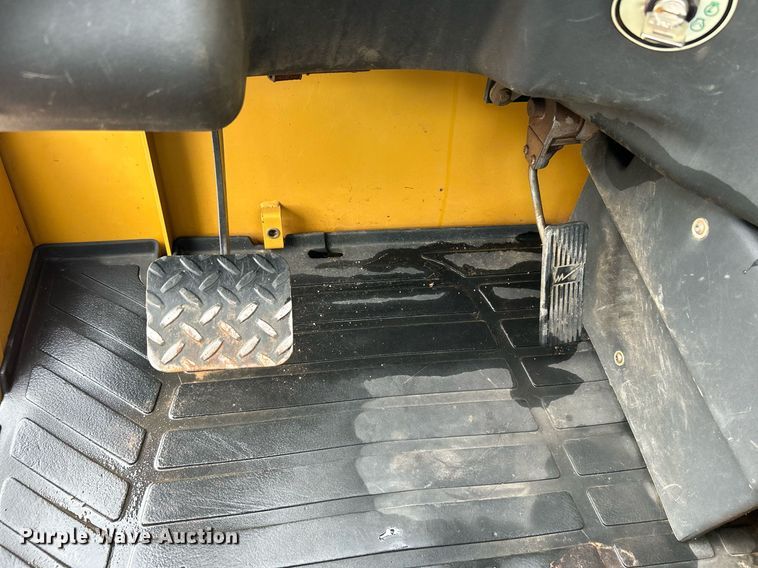 image for item DI7895 2012 Caterpillar TL943  telehandler