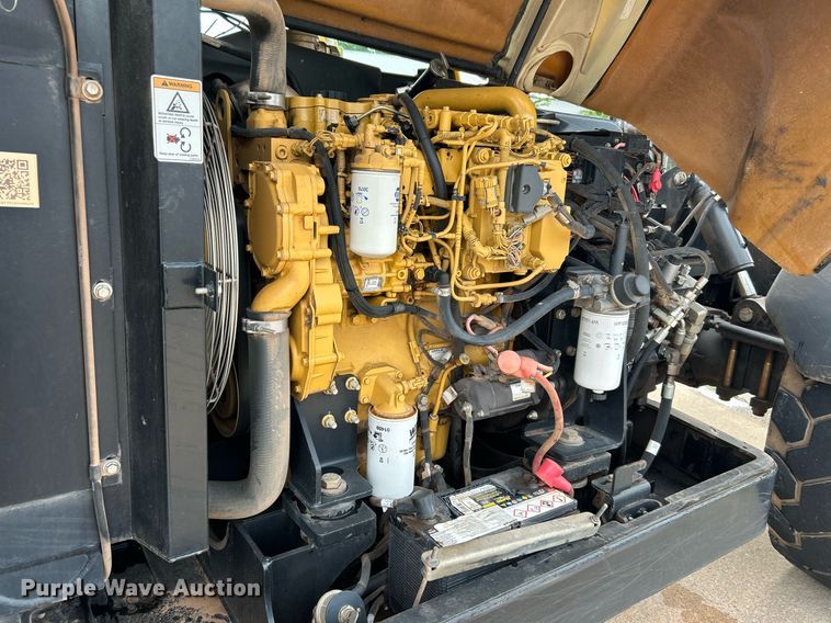 image for item DI7895 2012 Caterpillar TL943  telehandler