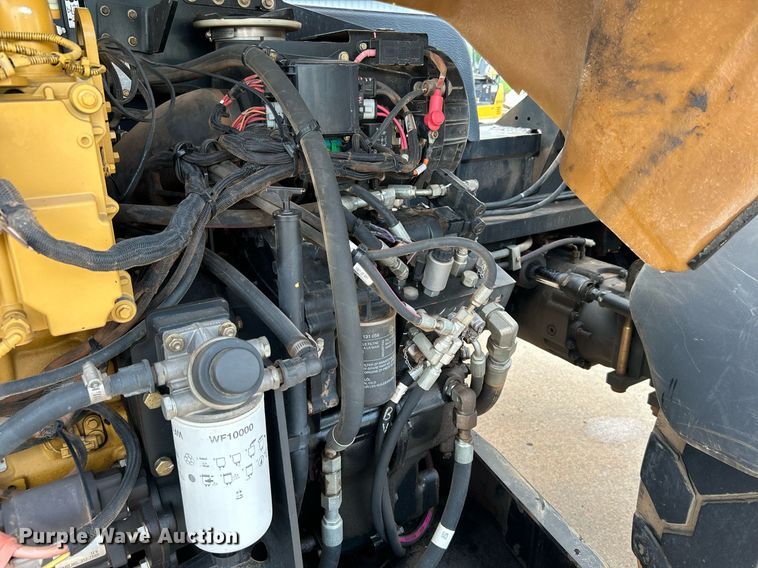 image for item DI7895 2012 Caterpillar TL943  telehandler