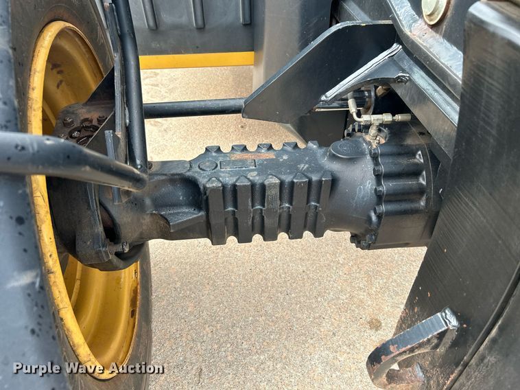 image for item DI7895 2012 Caterpillar TL943  telehandler