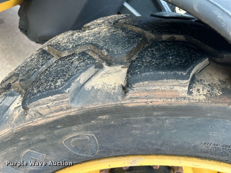 image for item DI7895 2012 Caterpillar TL943  telehandler