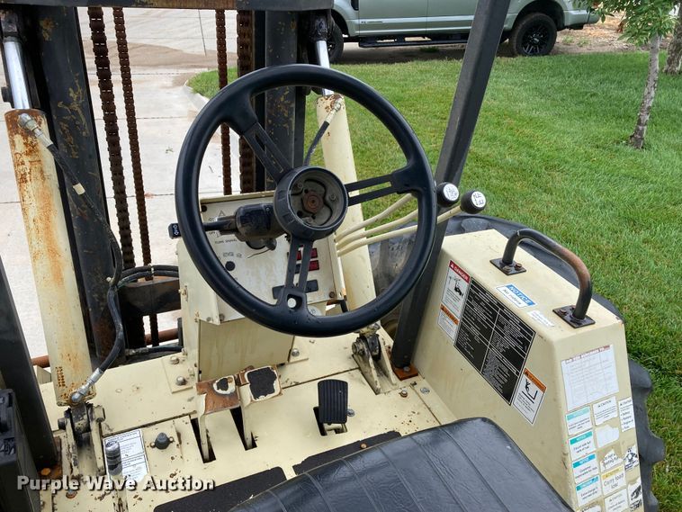 image for item DJ6180 1998 Ingersoll Rand RT-708G  forklift