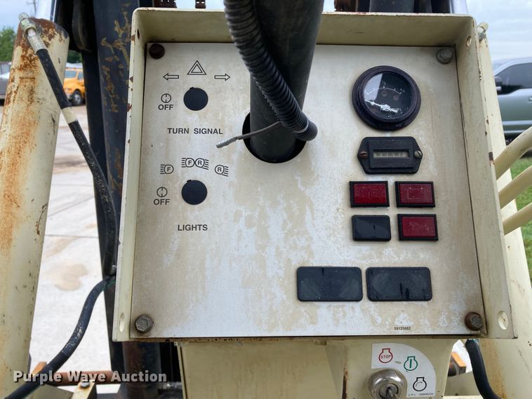 image for item DJ6180 1998 Ingersoll Rand RT-708G  forklift