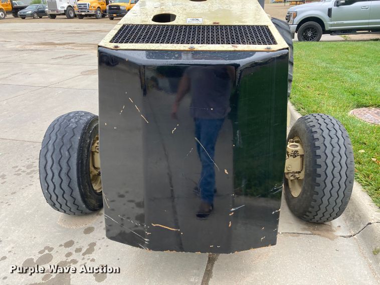 image for item DJ6180 1998 Ingersoll Rand RT-708G  forklift