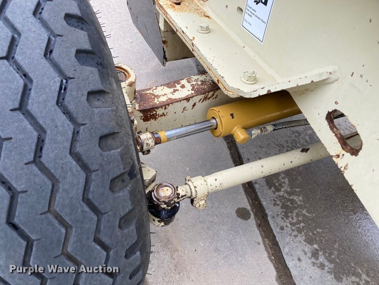 image for item DJ6180 1998 Ingersoll Rand RT-708G  forklift