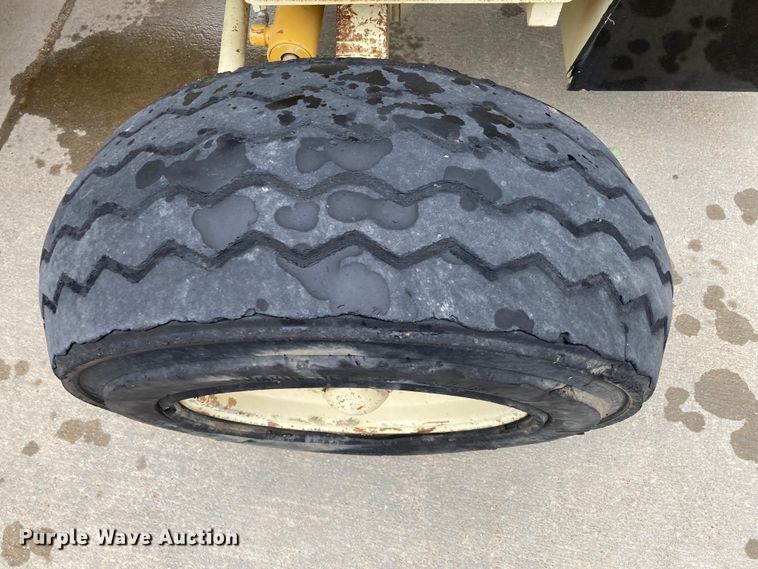 image for item DJ6180 1998 Ingersoll Rand RT-708G  forklift