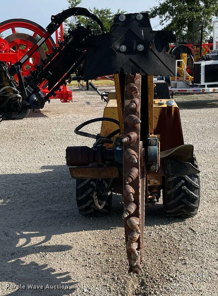 image for item DL3837 1999 Vermeer LM42  rock saw