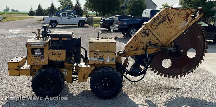 image for item DL3837 1999 Vermeer LM42  rock saw