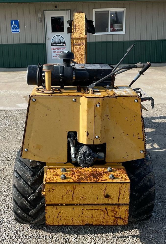 image for item DL3837 1999 Vermeer LM42  rock saw