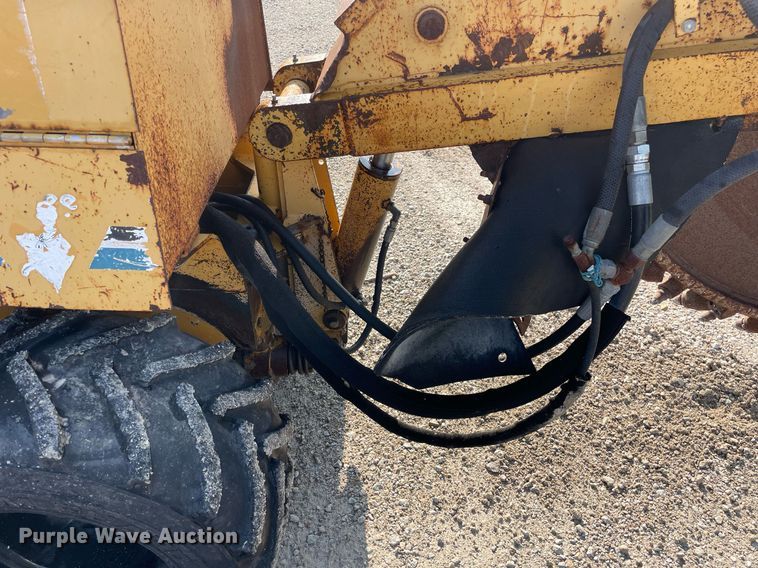 image for item DL3837 1999 Vermeer LM42  rock saw