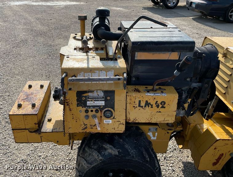 image for item DL3837 1999 Vermeer LM42  rock saw